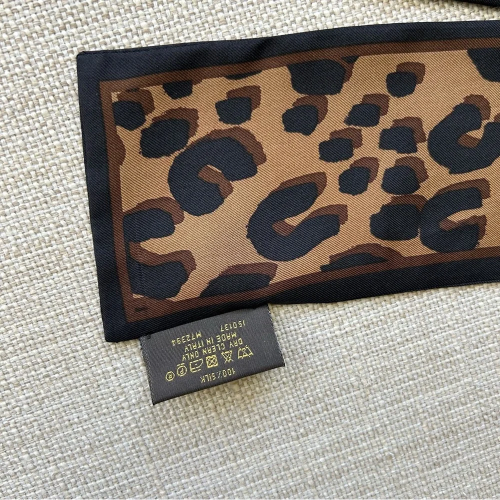 Louis Vuitton 100% Silk Scarf M 72394 Brown Black Leopard Print Bandeau Designer